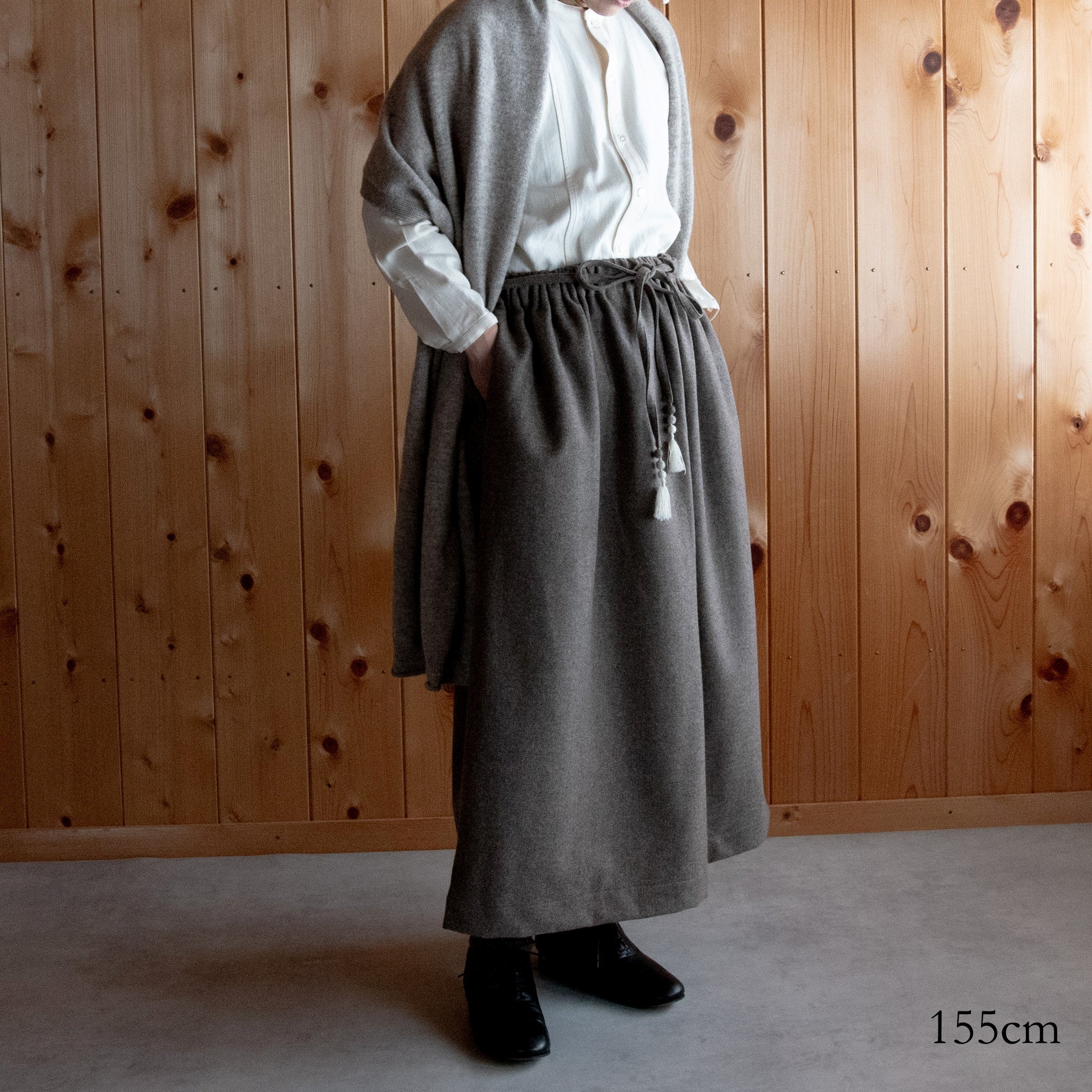 [Skirt] Wool (black merino)/brown