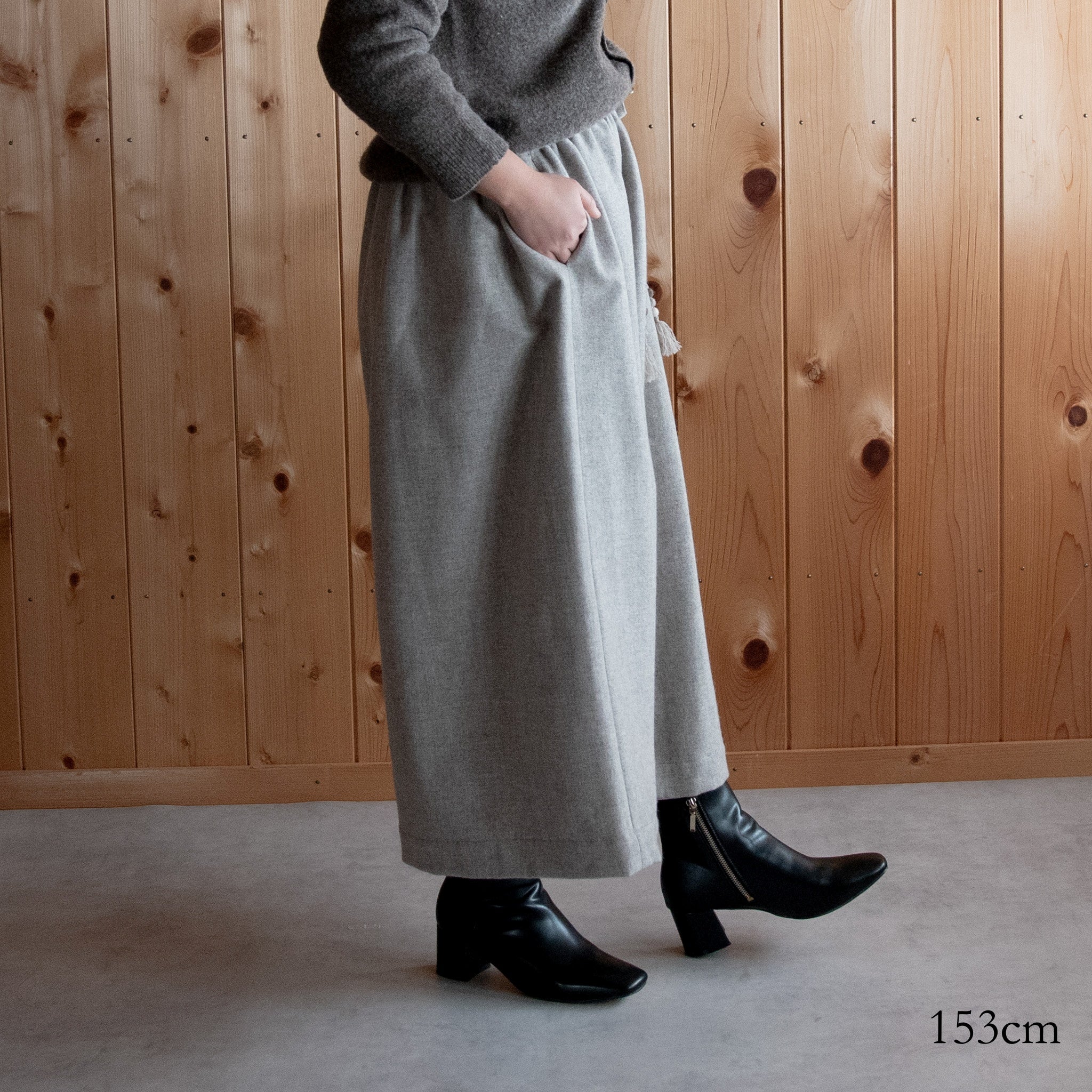 [Skirt] Wool (black merino)/gray