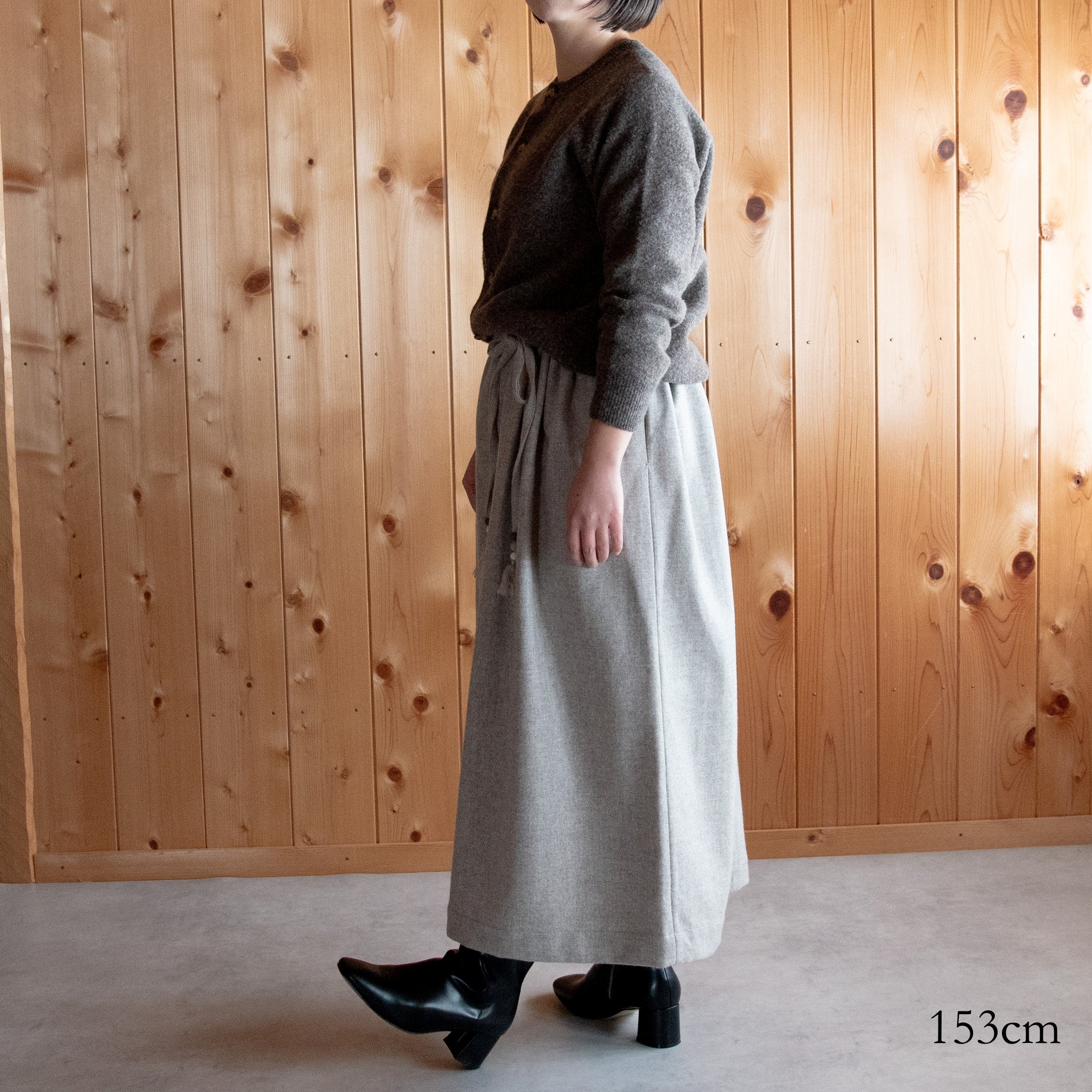 [Skirt] Wool (black merino)/gray