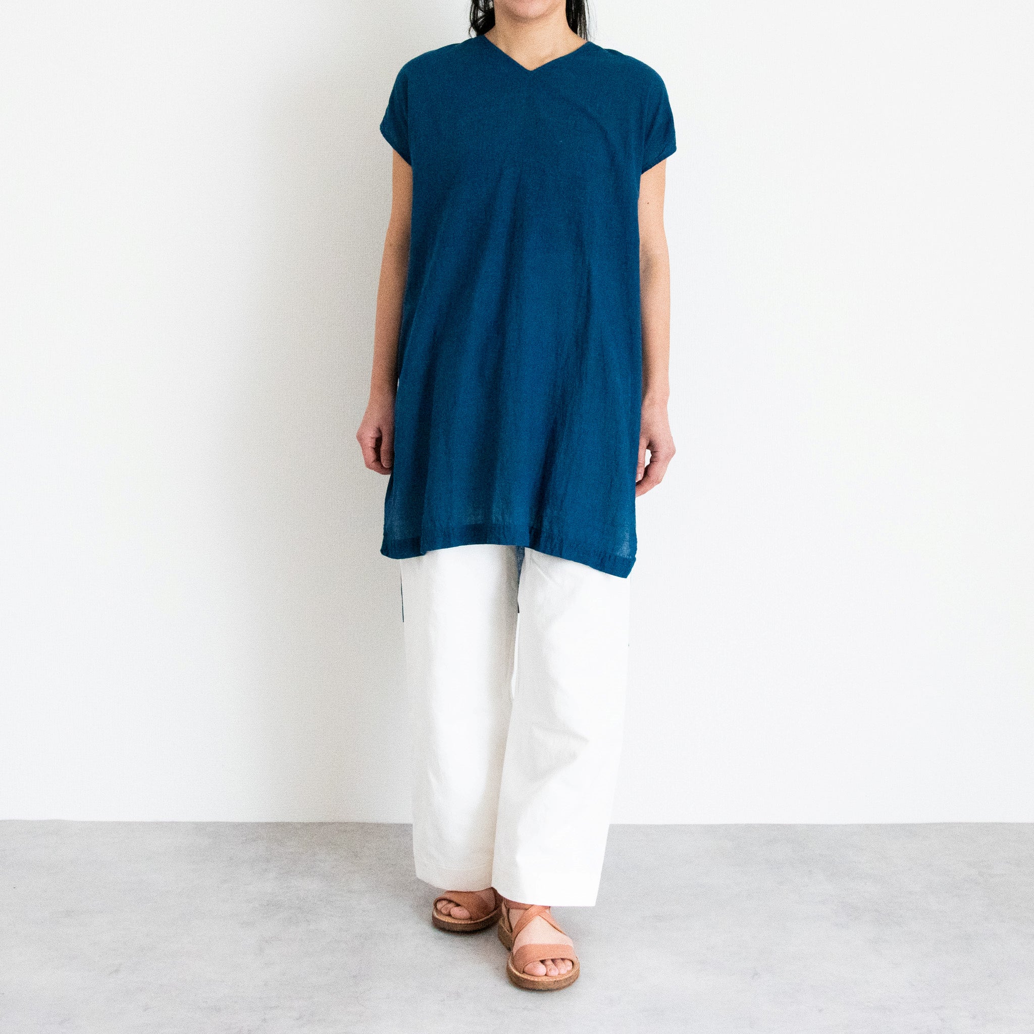 [Shirt] V-neck tunic/Khadi cotton/Light blue