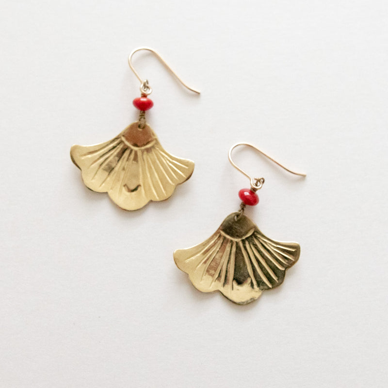 ピアス］舞のピアス (真鍮 / 赤珊瑚)