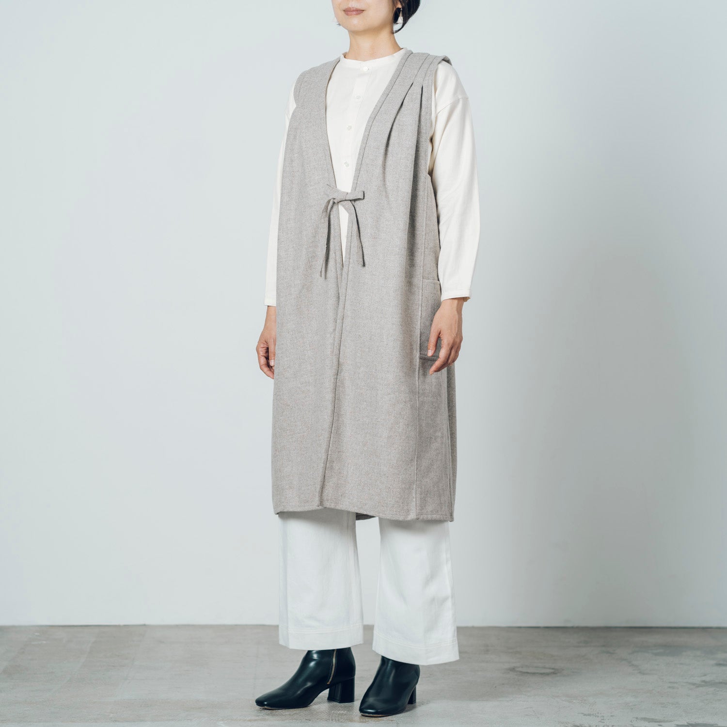 [Sleeveless long] Wool (black merino) / gray