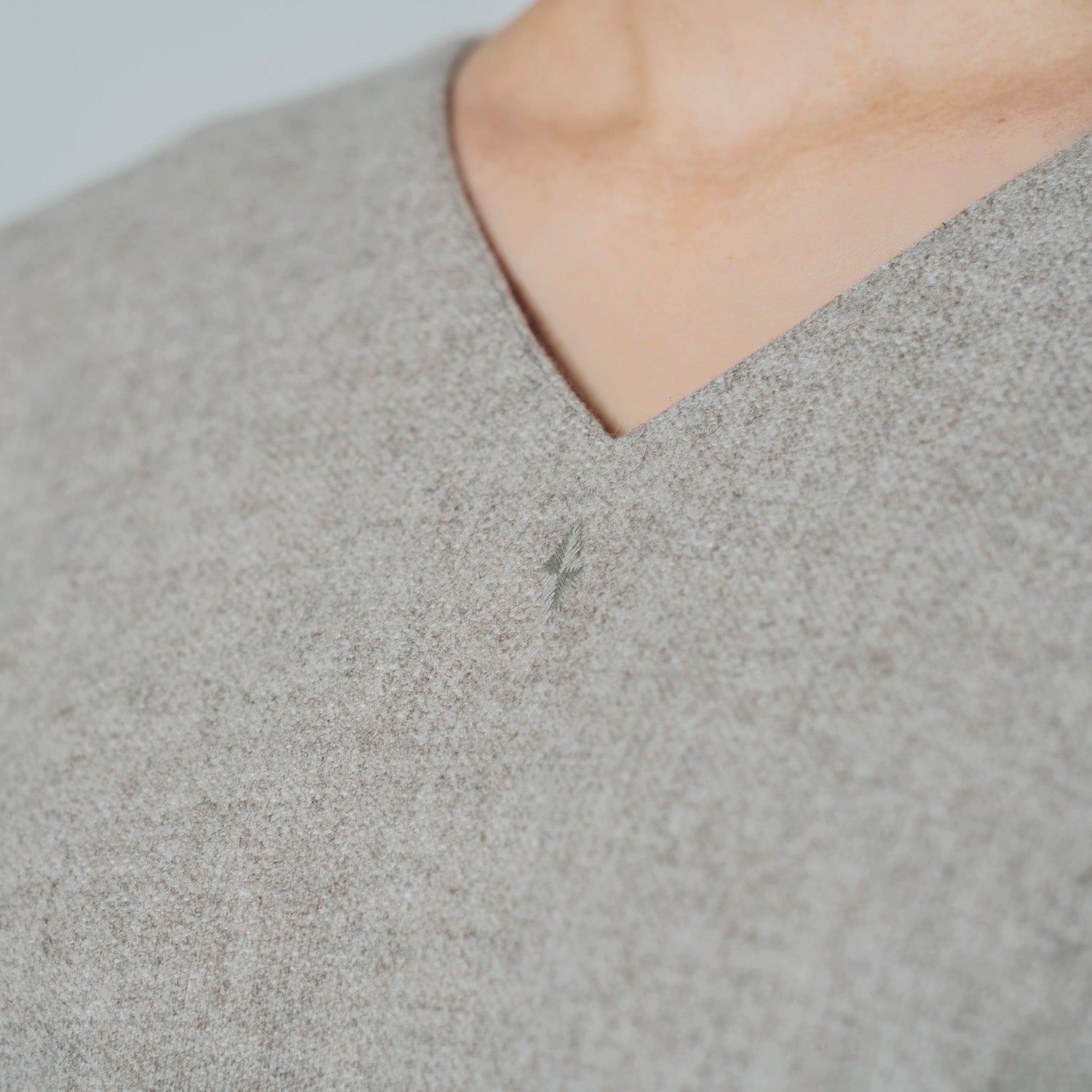 [Dress (V-neck)] Wool (Black Merino)/Gray