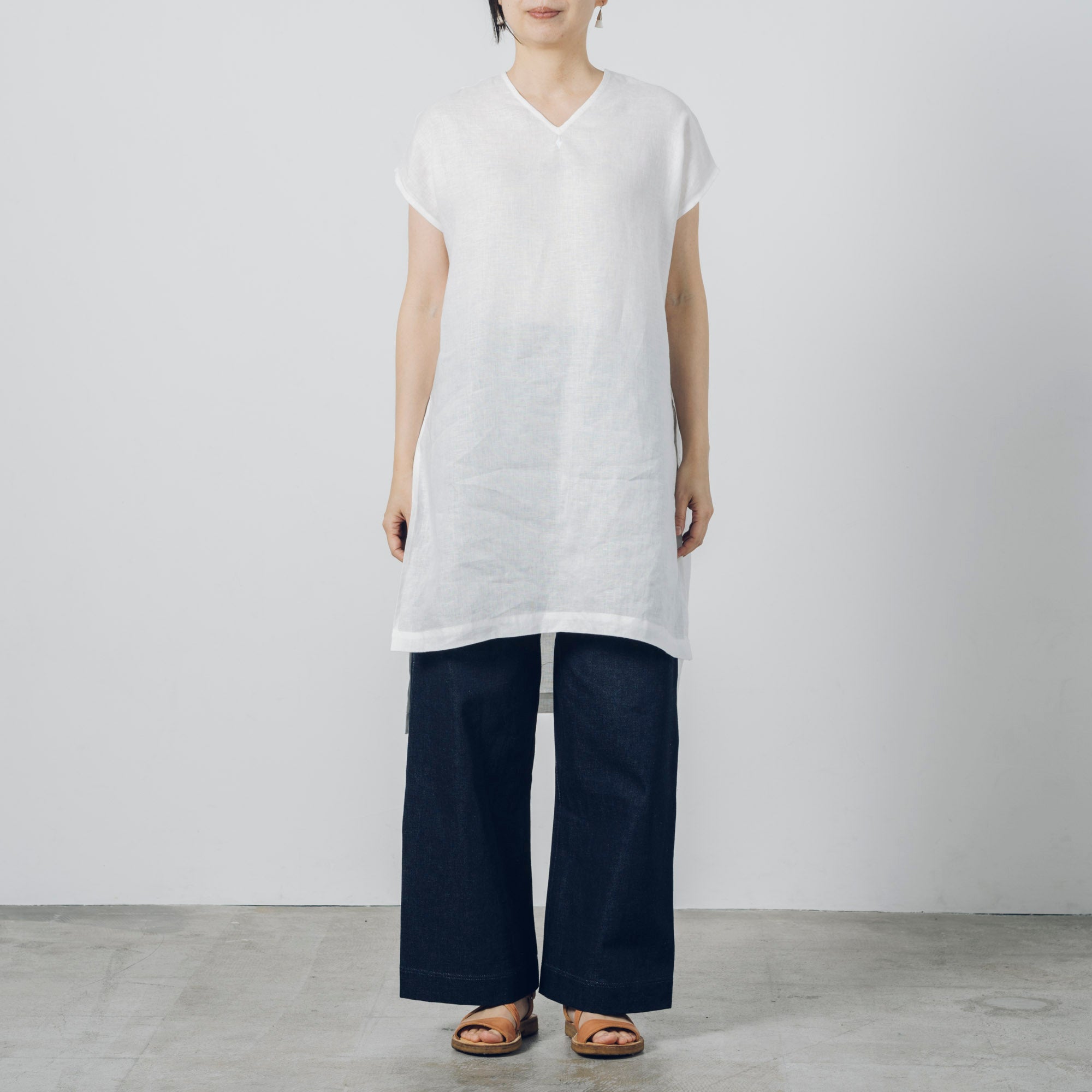 [Shirt] V-neck tunic/linen/white