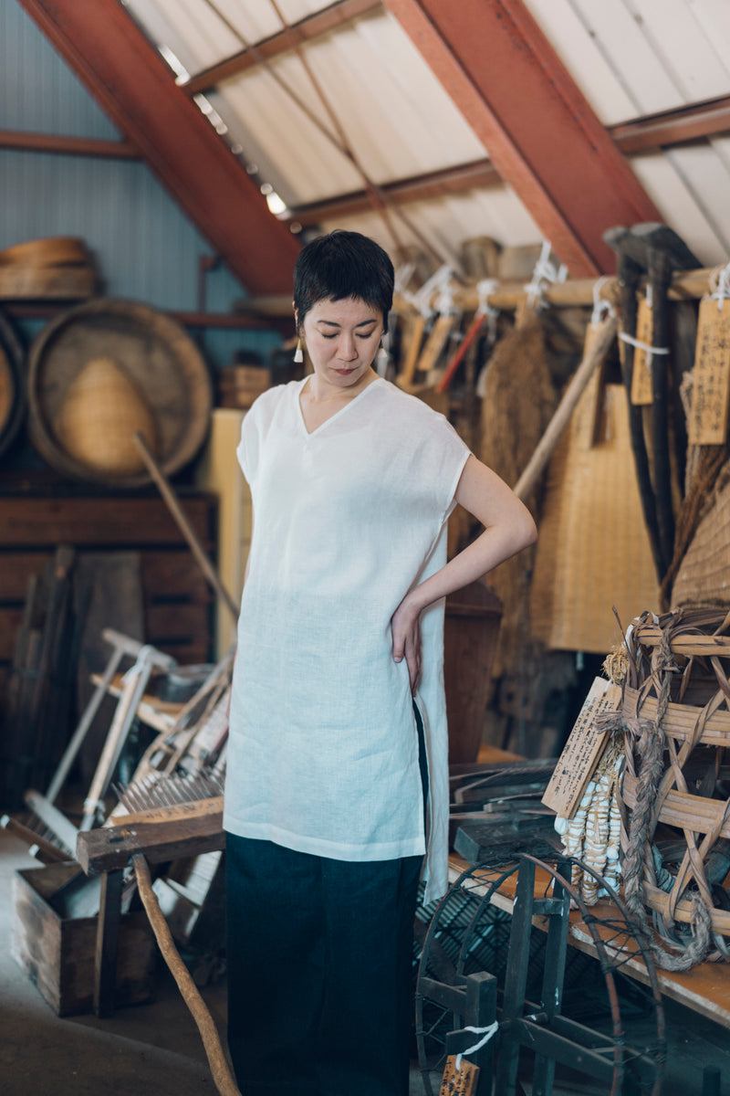 [Shirt] V-neck tunic/linen/white