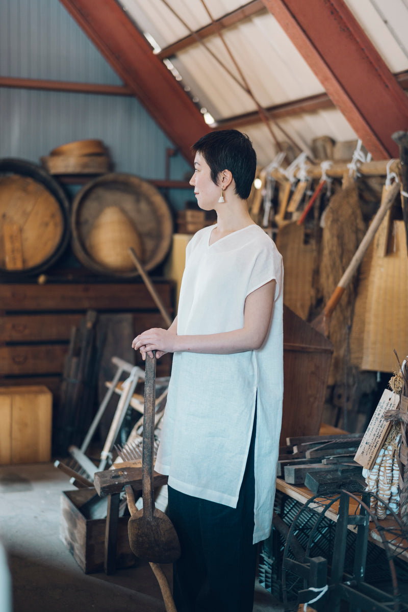 [Shirt] V-neck tunic/linen/white