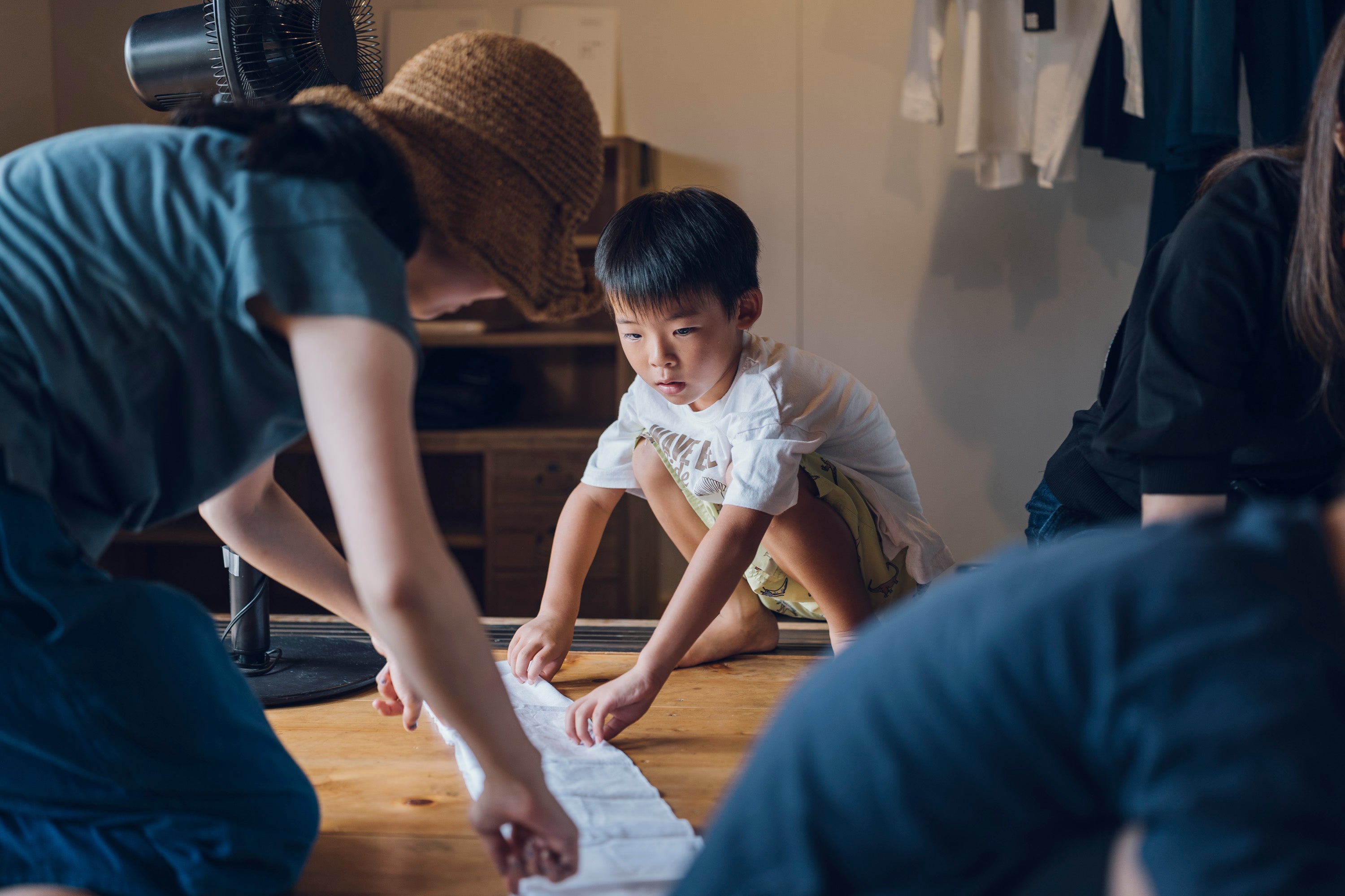 夏休みスペシャル親子企画！∼藍染について学び、自分で染めて、夏休みの作品をつくろう＆とうもろこし収穫体験∼