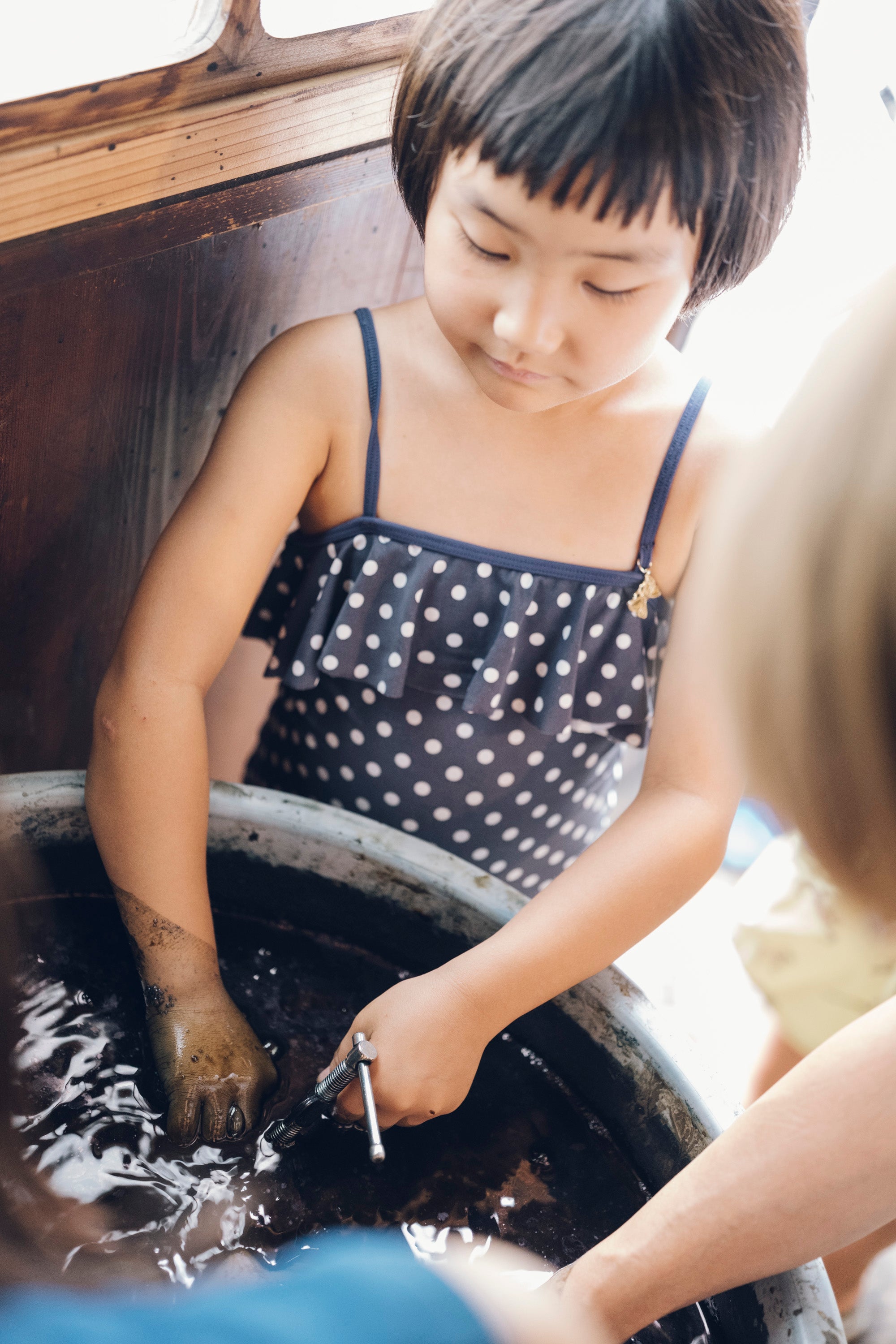 夏休みスペシャル親子企画！∼藍染について学び、自分で染めて、夏休みの作品をつくろう＆とうもろこし収穫体験∼