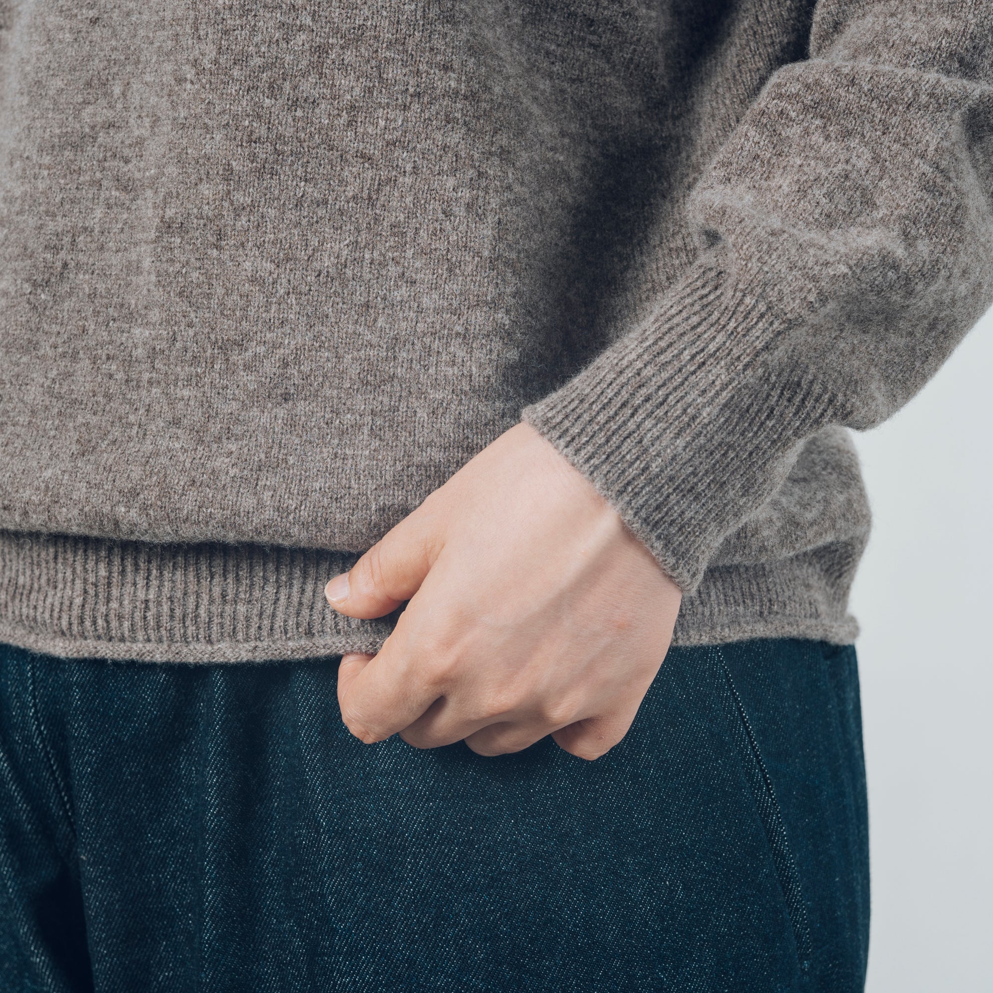 【美品】ブリーフィング　クルーネックニット　メリノウール　カーキ ユニクロ公式 | メリノクルーネックセーター