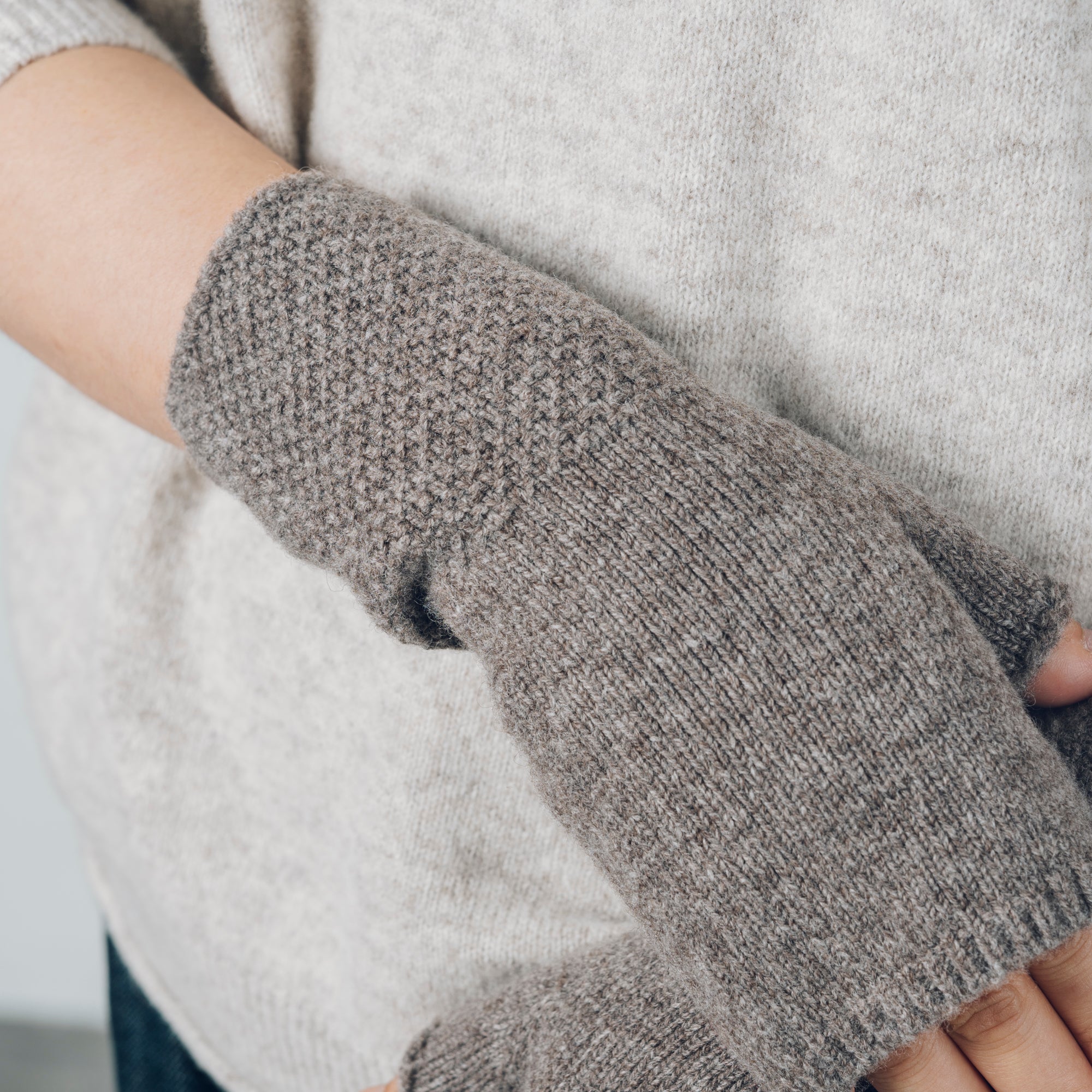 [Arm warmers] Wool (Tasmanian wool, black merino) / Available in 3 colors