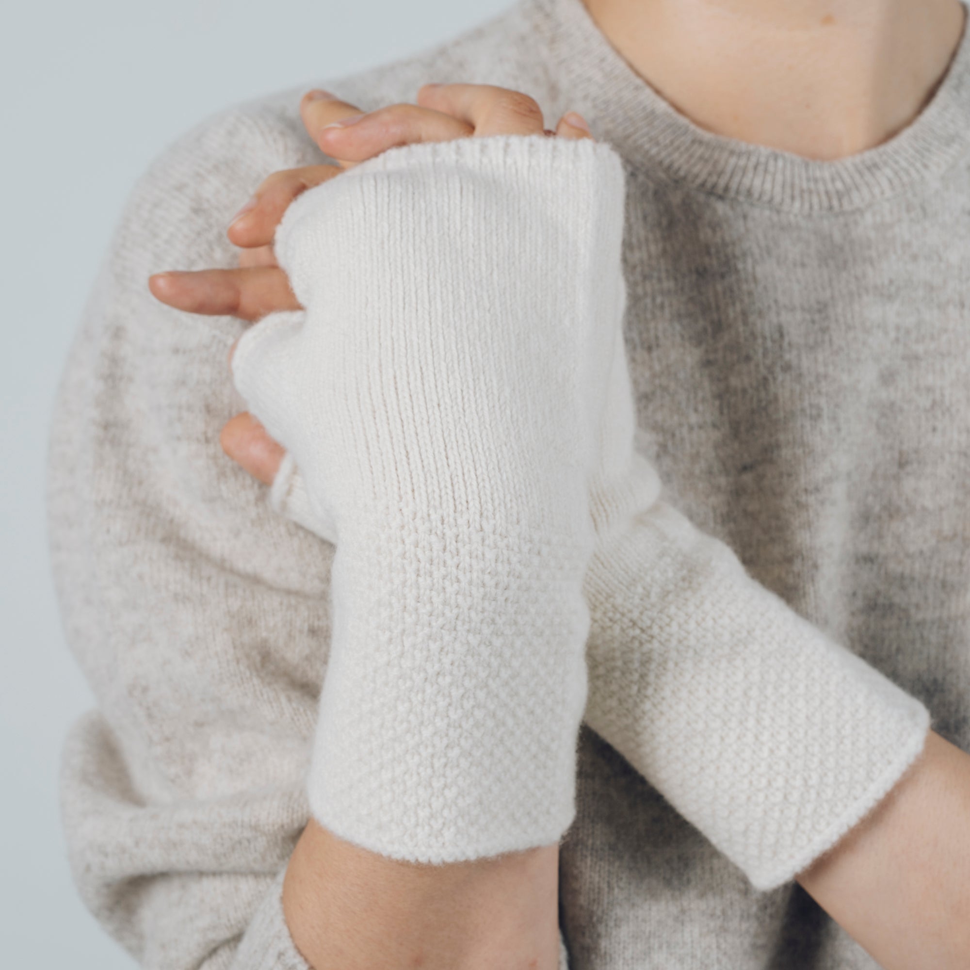 [Arm warmers] Wool (Tasmanian wool, black merino) / Available in 3 colors