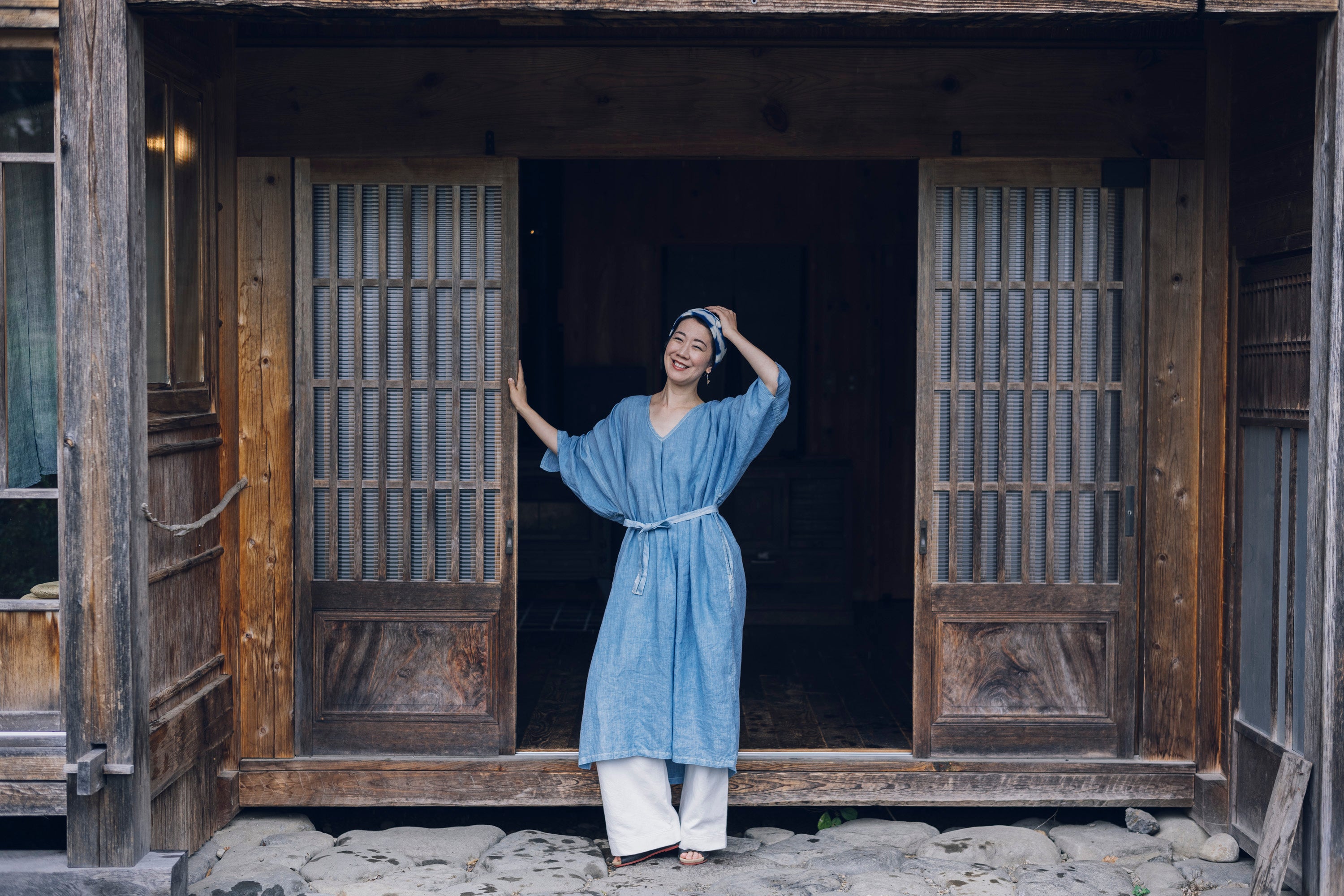 さっくりワンピース］リネン/いとしろ藍スカイブルー