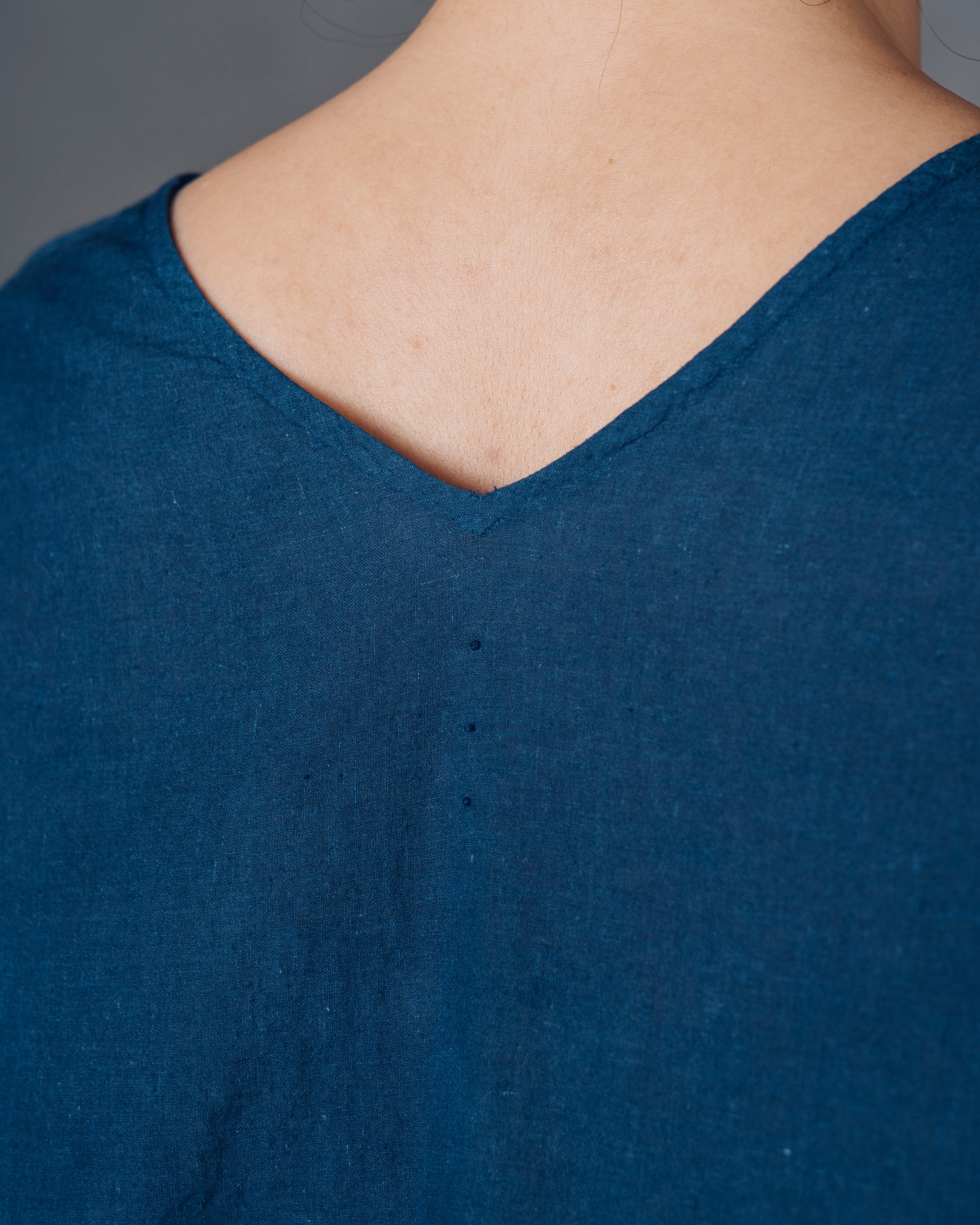[Shirt] V-neck tunic/Khadi cotton/Light blue