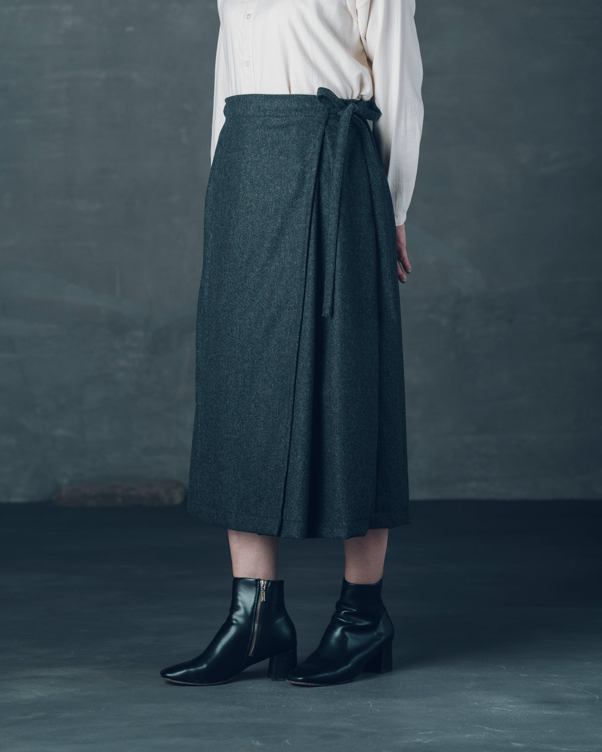 [Wrap Skirt] Wool Flannel / Charcoal Gray