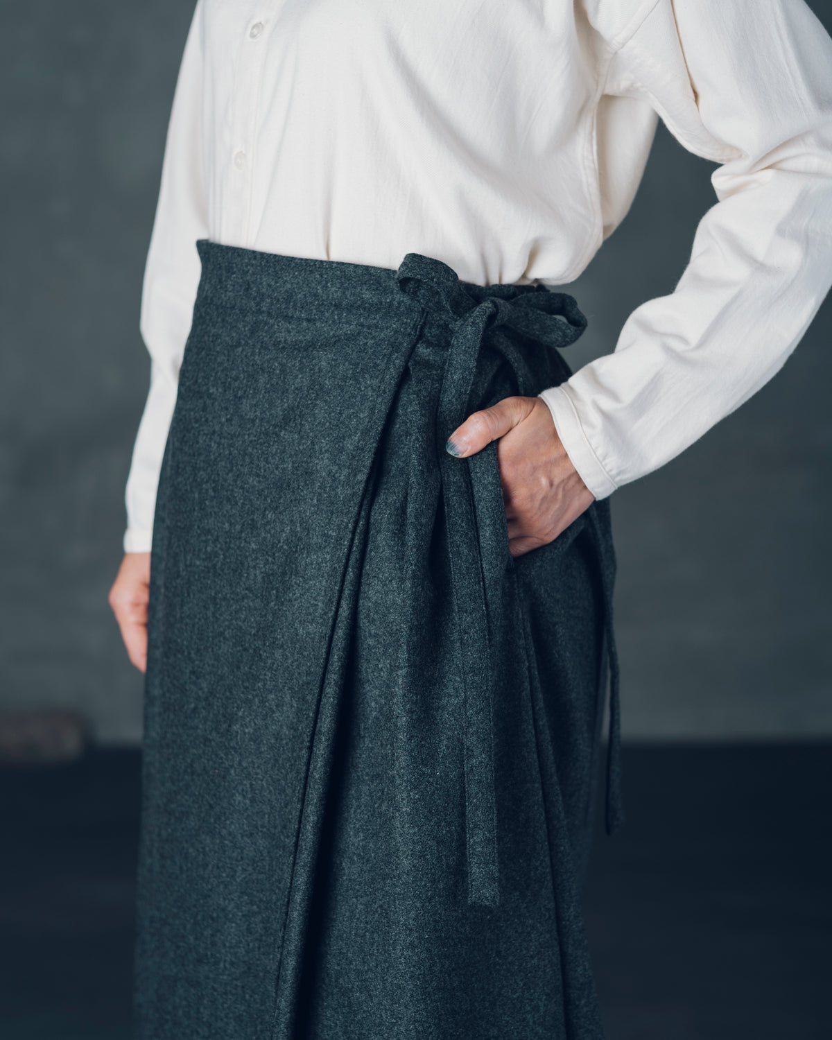 [Wrap Skirt] Wool Flannel / Charcoal Gray