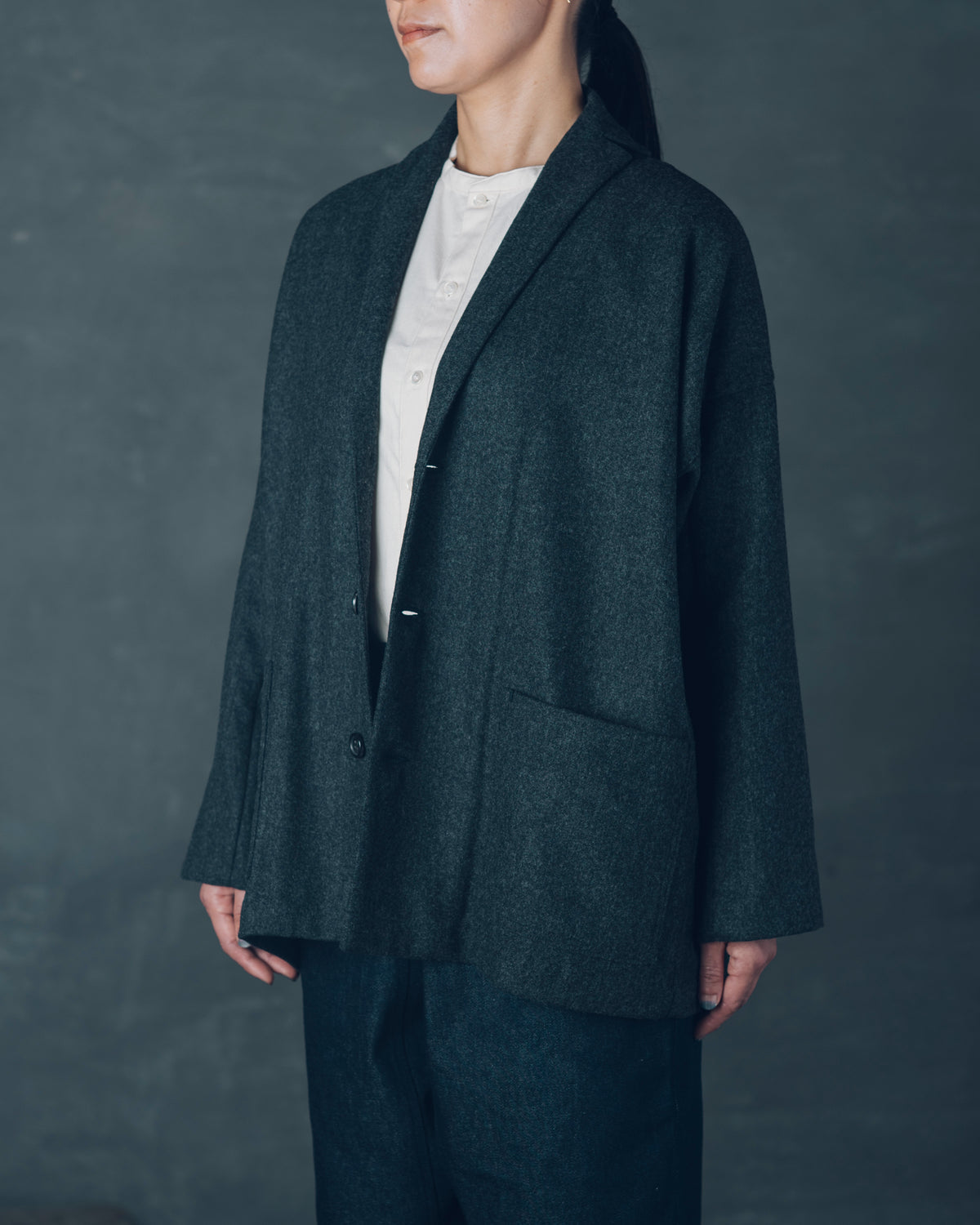 [Three-quarter sleeve jacket] Wool Flannel / Charcoal