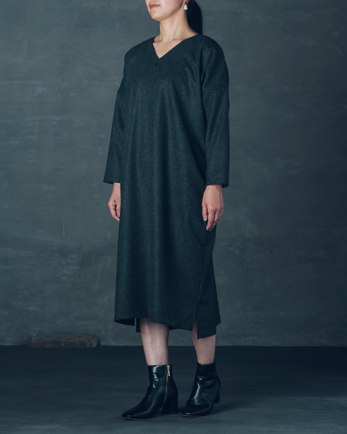 [V-neck Wide Dress] Wool Flannel / Charcoal Gray