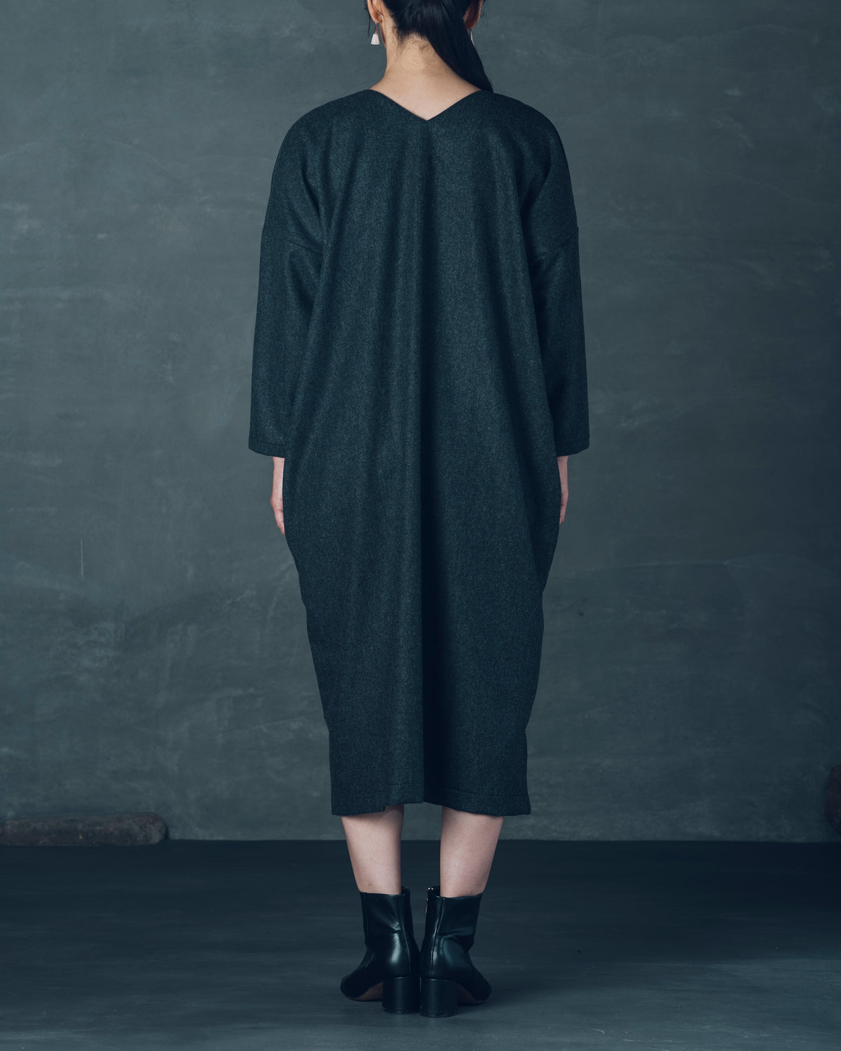 [V-neck Wide Dress] Wool Flannel / Charcoal Gray