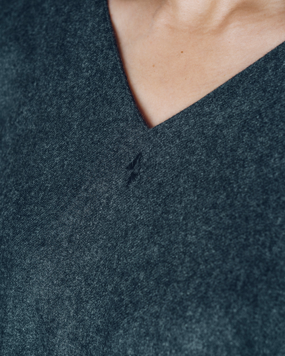 [V-neck Wide Dress] Wool Flannel / Charcoal Gray