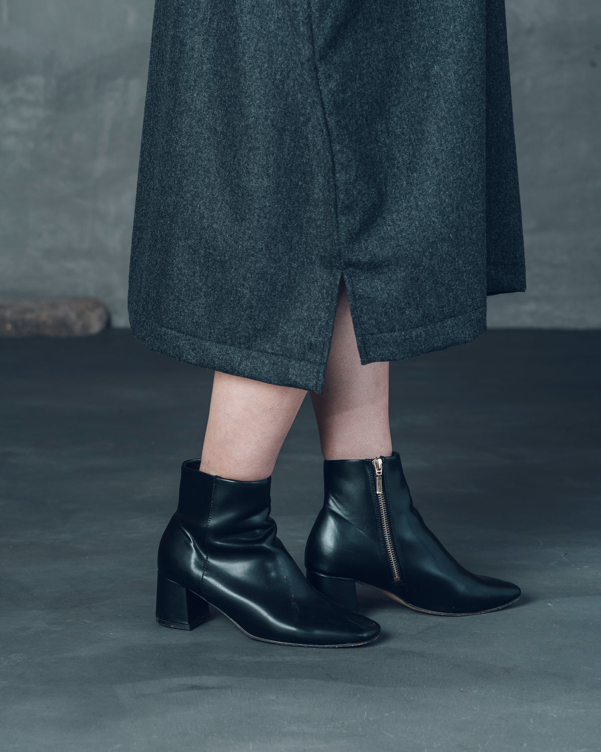 [V-neck Wide Dress] Wool Flannel / Charcoal Gray