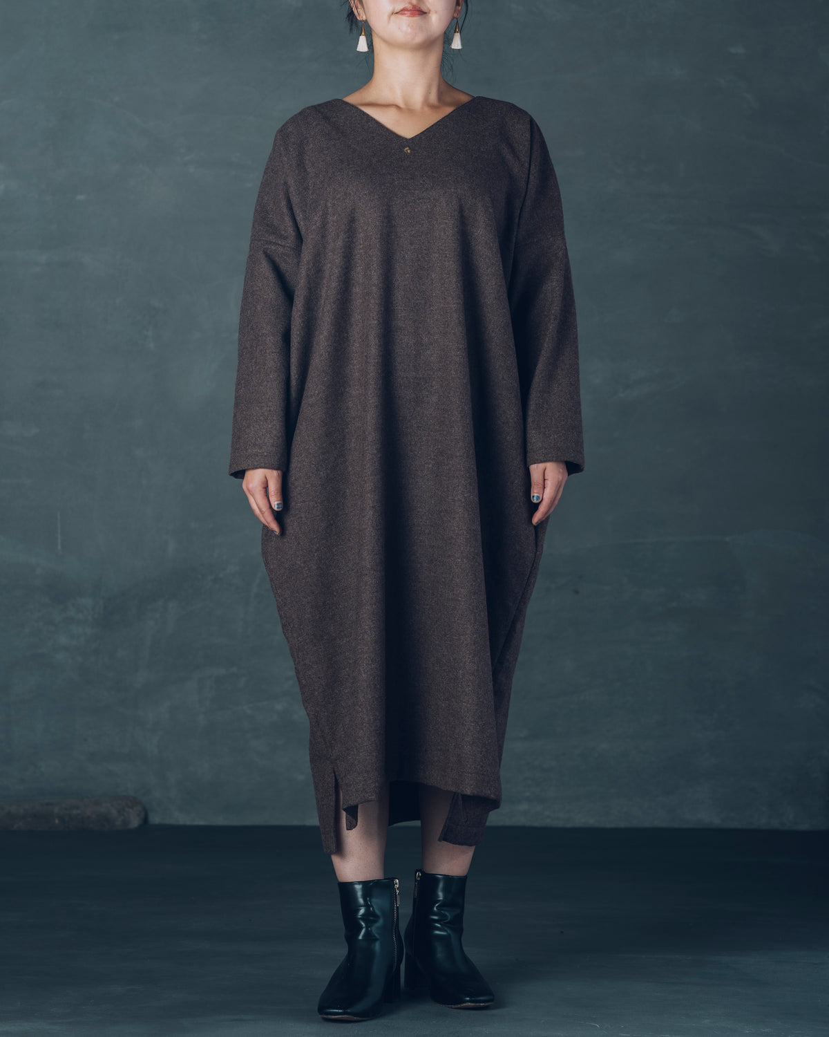 [V-Neck Wide Dress] Merino Wool / Brown