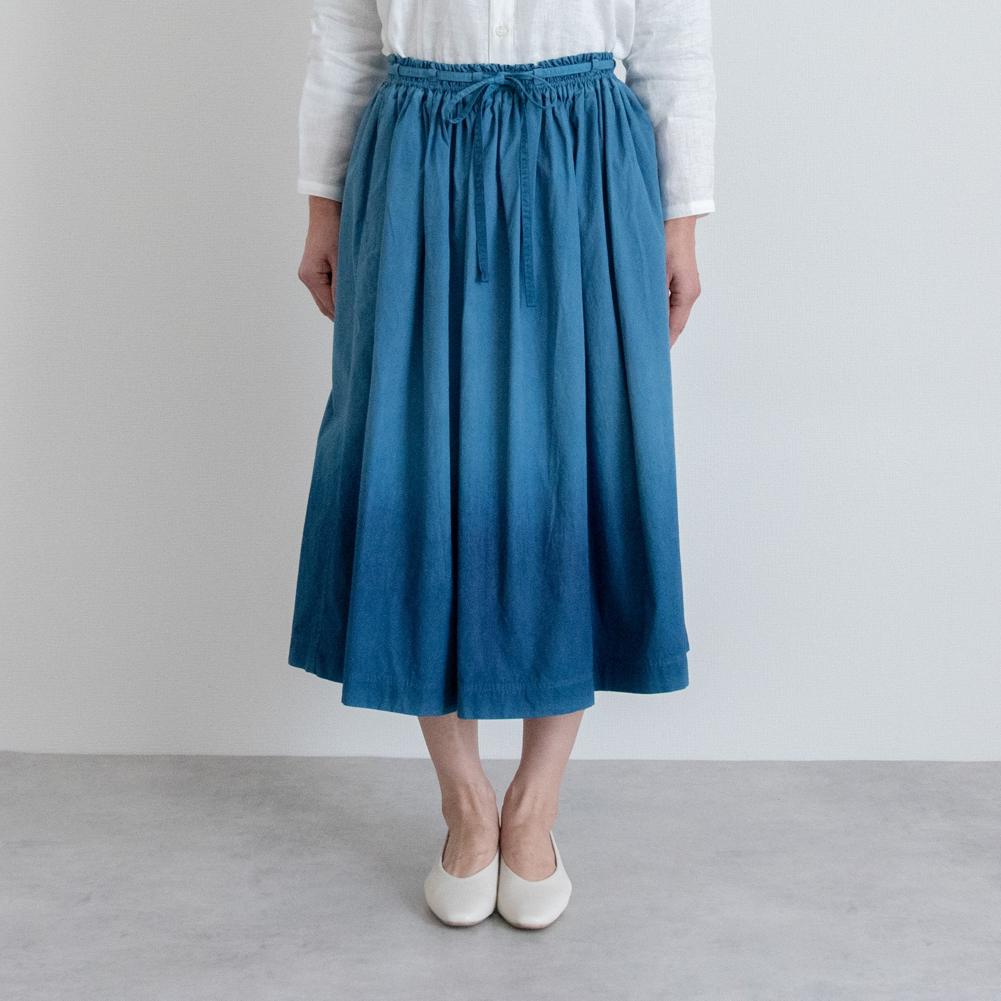 [Skirt] Gathered skirt/indigo dye gradation