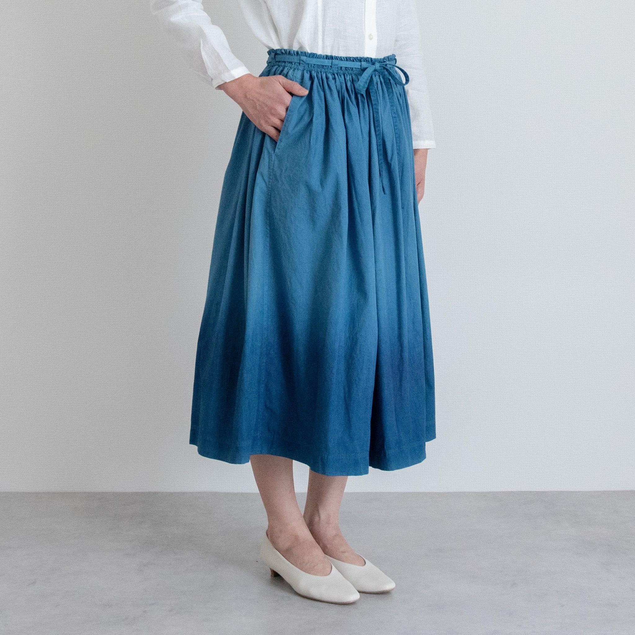 [Skirt] Gathered skirt/indigo dye gradation