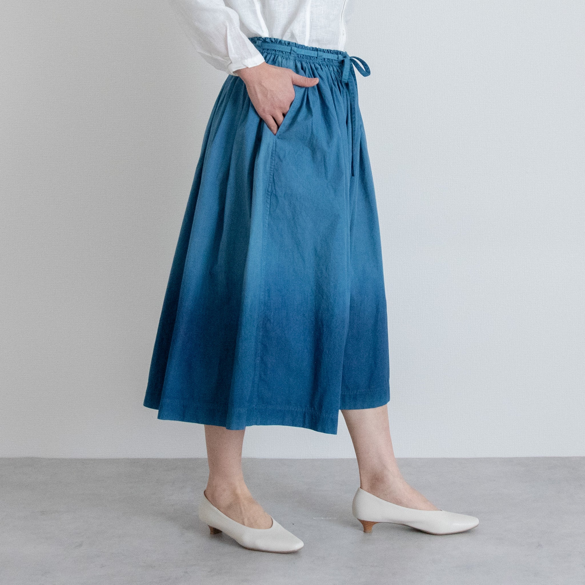 [Skirt] Gathered skirt/indigo dye gradation