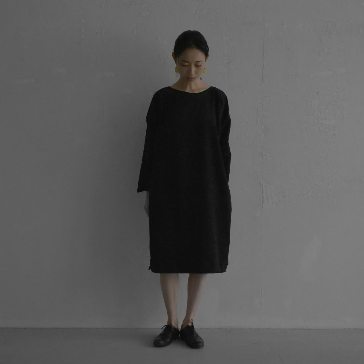 [Dress] Corduroy/Black U-neck