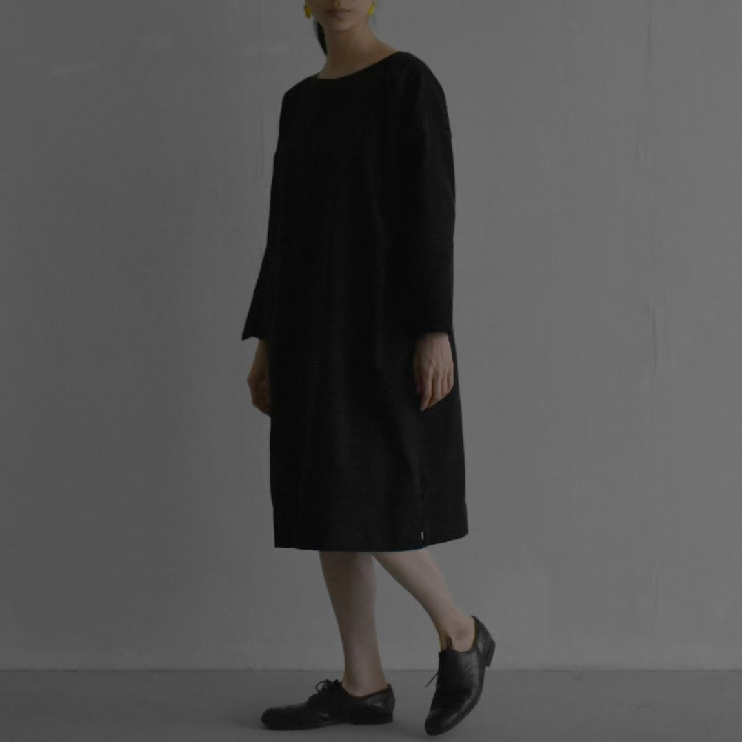 [Dress] Corduroy/Black U-neck