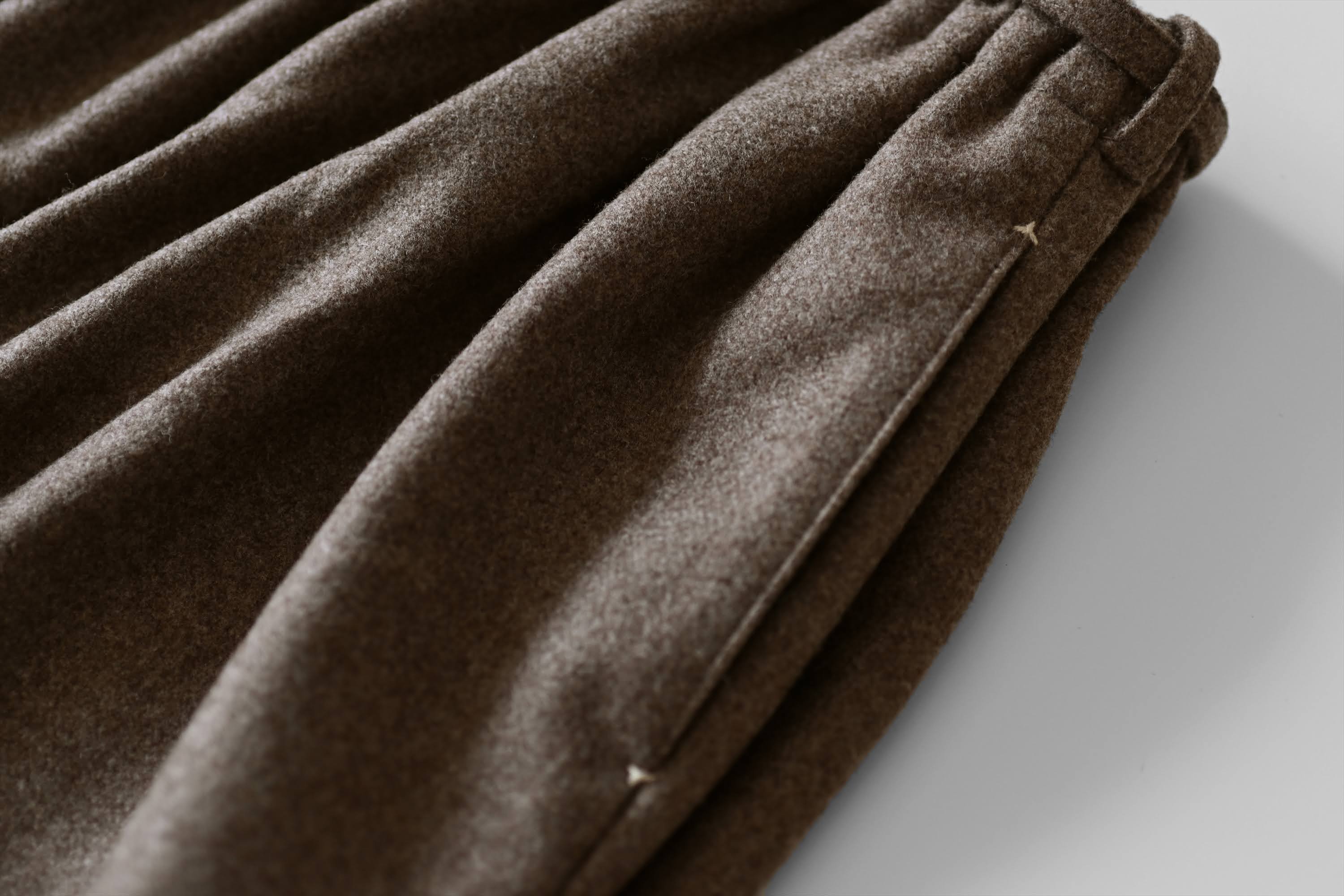 [Skirt] Wool (black merino)/brown