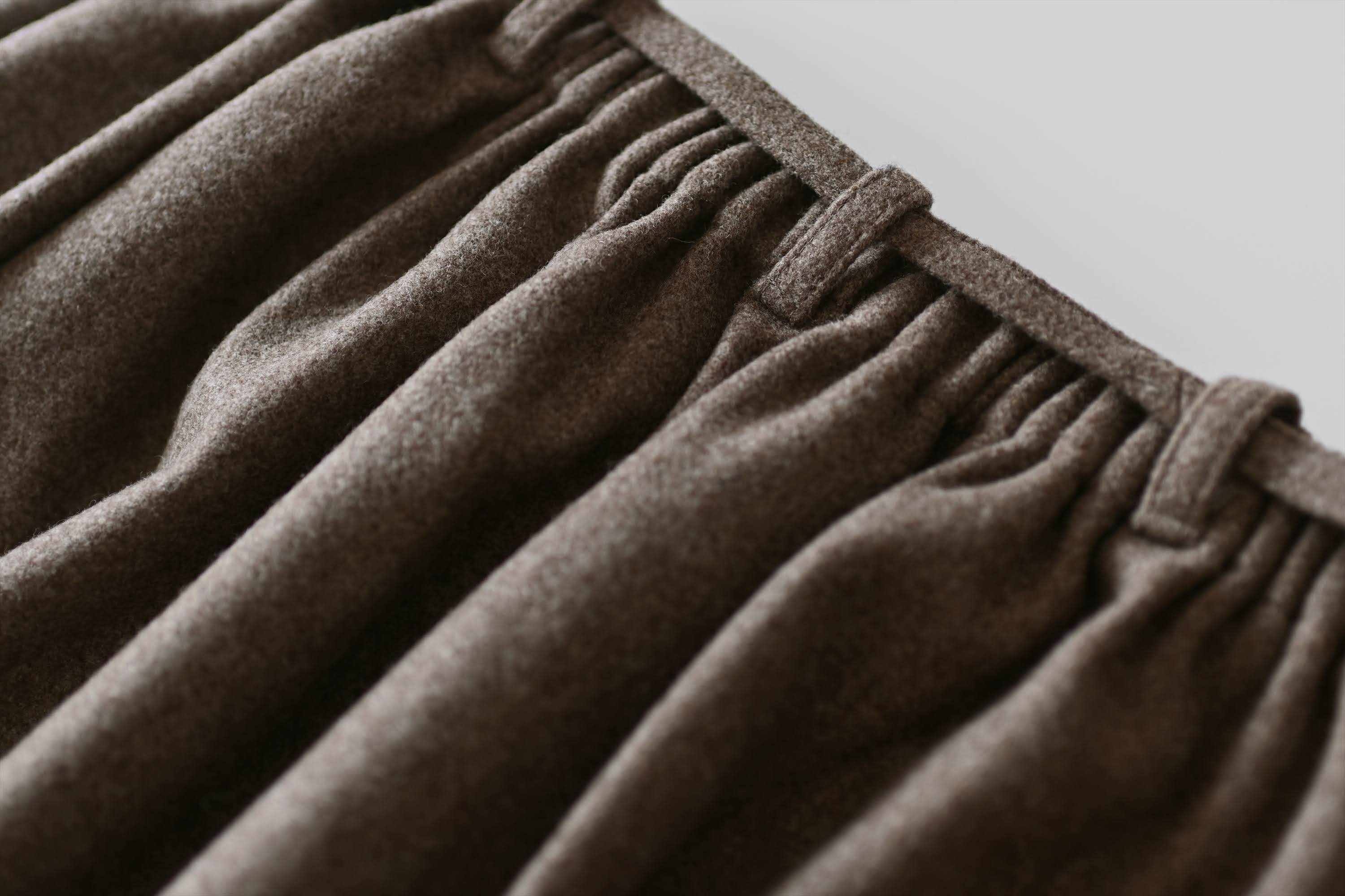 [Skirt] Wool (black merino)/brown