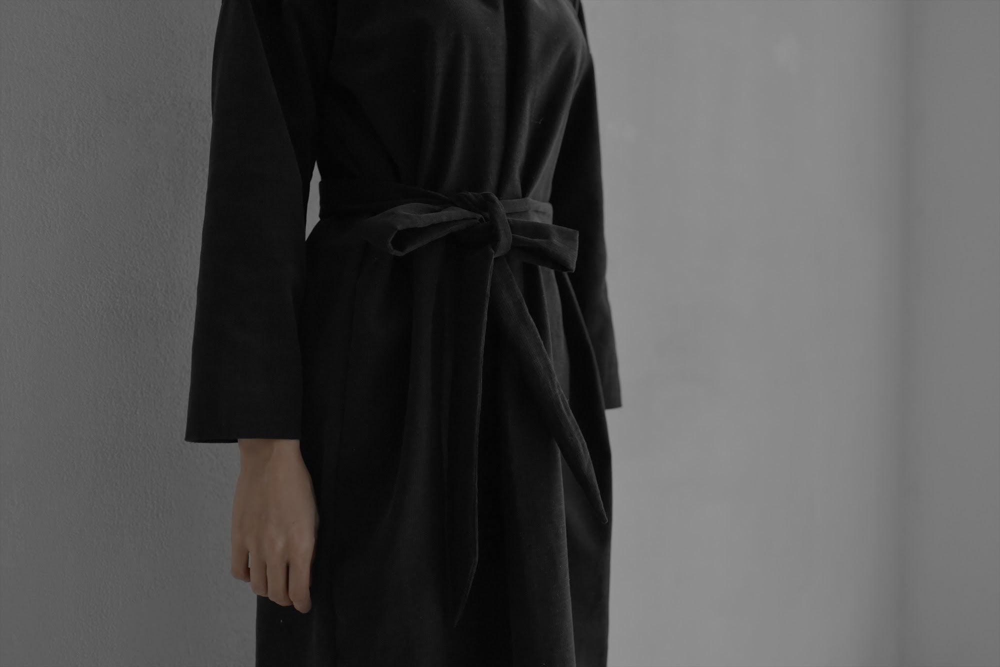 [Dress] Corduroy/Black U-neck