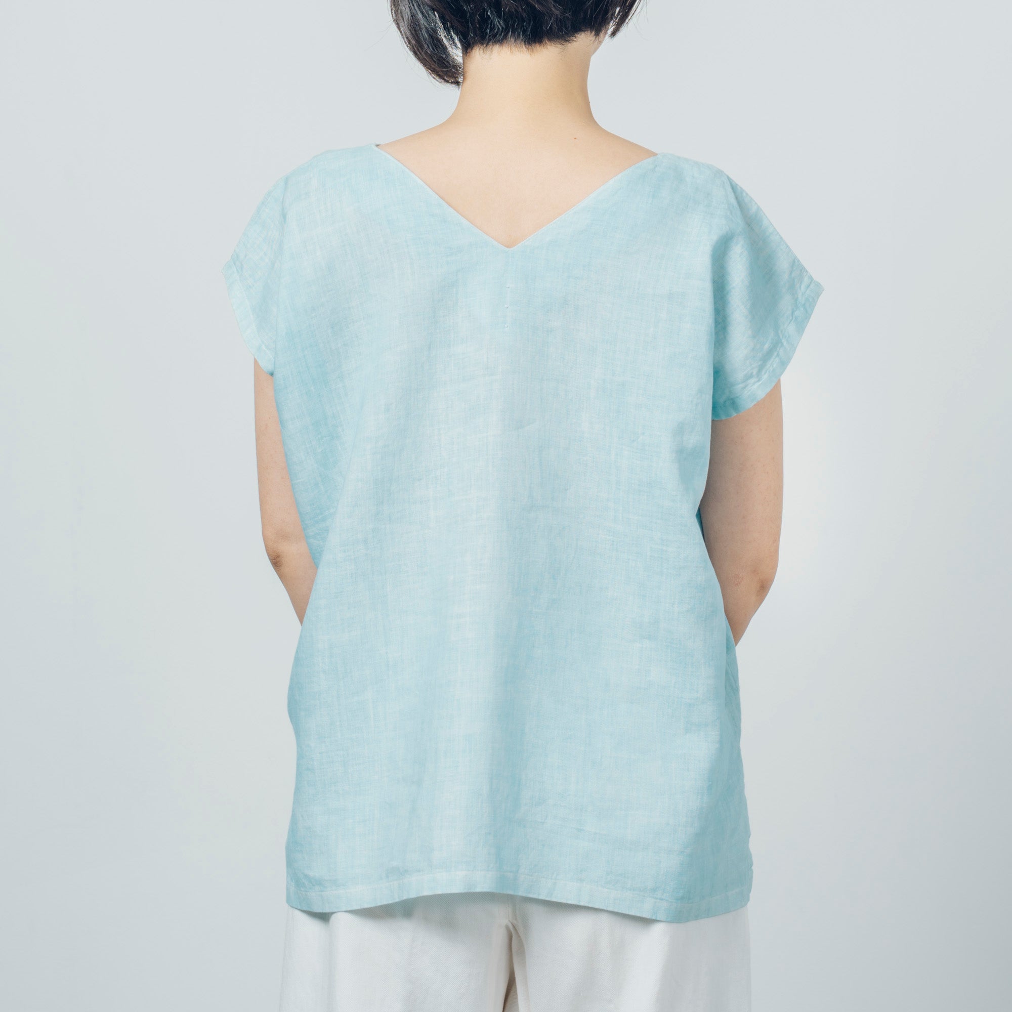 [Shirt] V-neck shirt/linen/sky blue