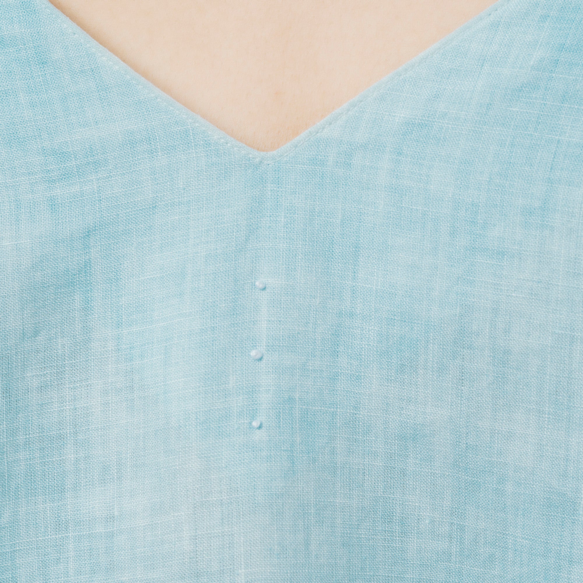 [Shirt] V-neck shirt/linen/sky blue