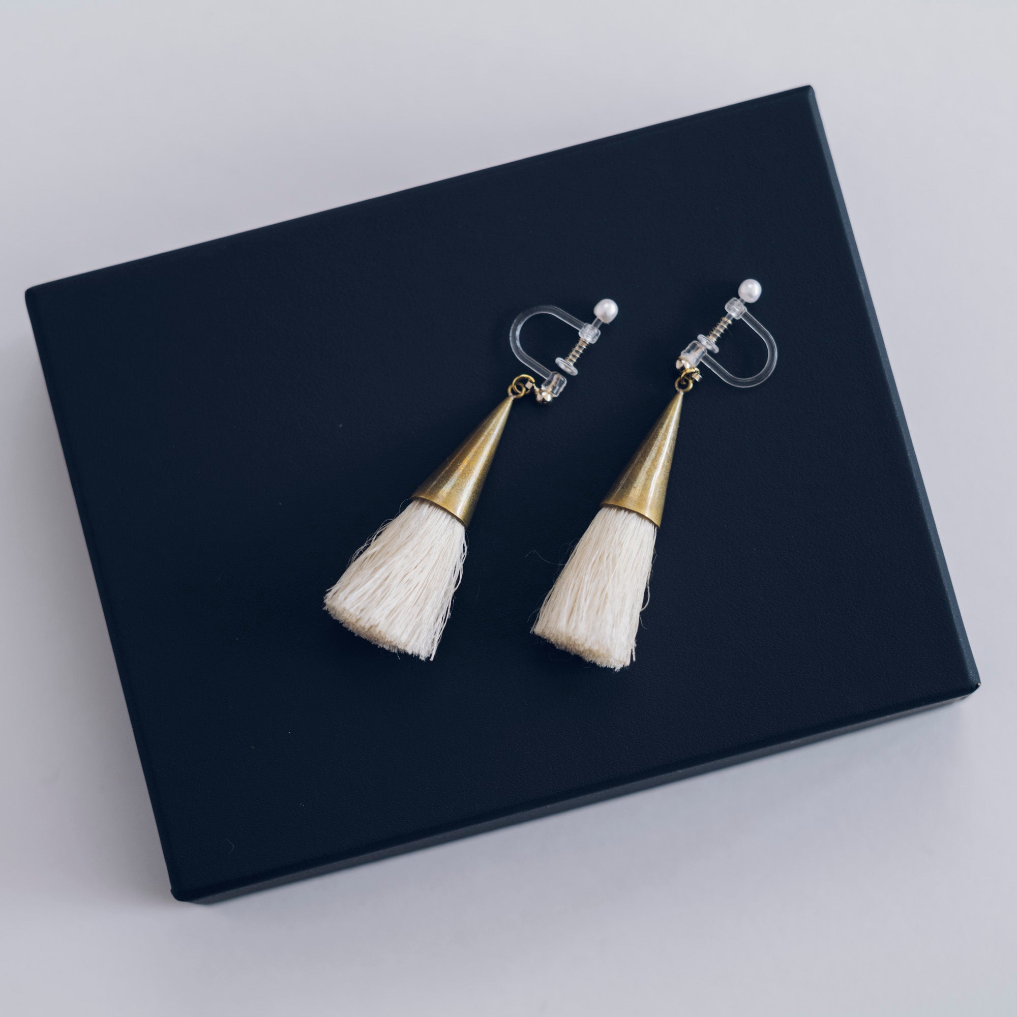 [Earrings] Tassel earrings (brass/silk)