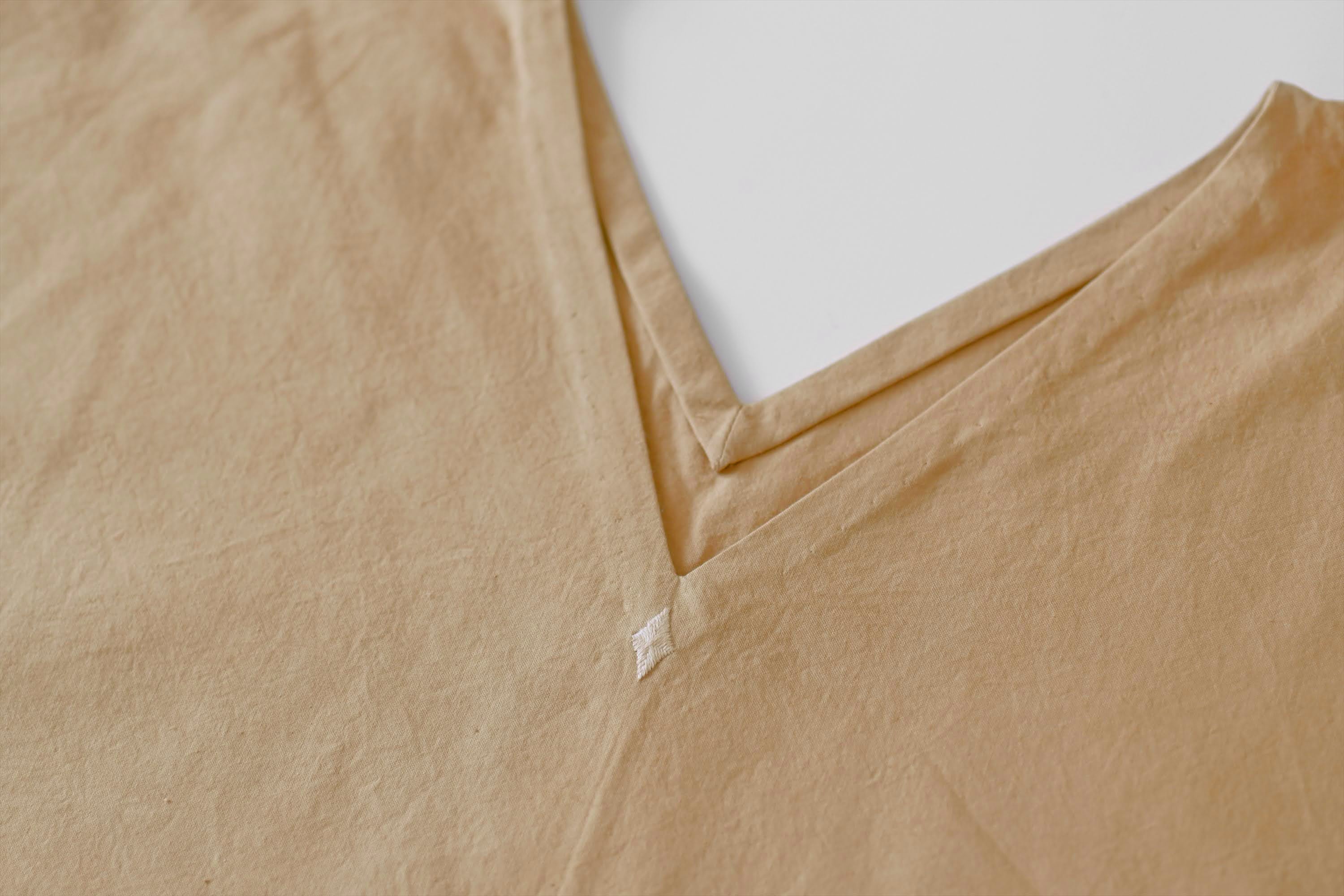 [Shirt] V-neck shirt/organic cotton/beige (cedar)