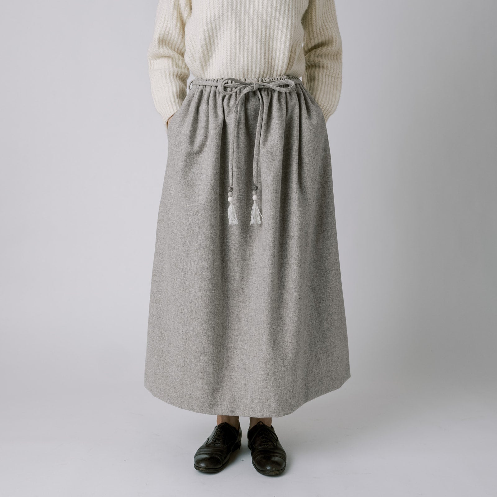 [Skirt] Wool (black merino)/gray