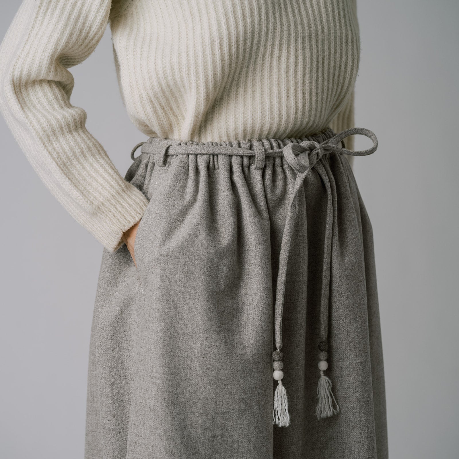 [Skirt] Wool (black merino)/gray